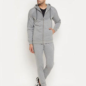 Conjunto Deportivo para Hombre de Corte Holgado con Tela Suave y Pantalones Ajustados, Ideal para Deportes o Salidas Informales - Product Image 1
