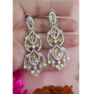 Aretes Colgantes de Moissanita Plateados en Plata de Primera Calidad, Elegantes y Atractivos, para Mujer, Ideales para Fiestas y Eventos Nocturnos, Colección de Moda - Product Image 1