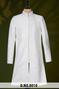 Élégant Sherwani Indo-Occidental en Soie Blanc Cassé pour Hommes, Broderie Florale et Cachemire Intense, Tenue de Mariage Royale pour le Marié - Product Image 5