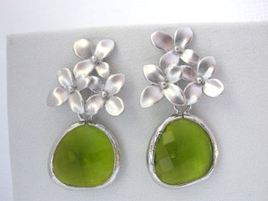 ต่างหูเพอริดอทสีเขียว ต่างหูรูปดอกไม้แก้ว ต่างหูเพอริดอทสีเขียวแอปเปิ้ลเงิน ต่างหูเพื่อนเจ้าสาว ของขวัญสำหรับผู้หญิง - Product Image 6