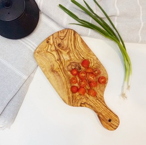 Cuisine avec de magnifiques et durables planches à découper en bois de chez Wooden Chopping Board - Product Image 5
