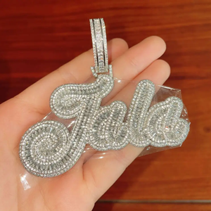 Colgantes Personalizados ICEDJEWELZ de Plata de Ley 925 con Baño de Rodio y Moissanita Iced en Forma de Letra, Engaste de Garra, Estilo Hip Hop - Product Image 2