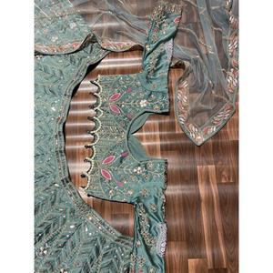 Lehenga choli มือออกแบบงานมุกสำหรับงานแต่งงาน - Product Image 5