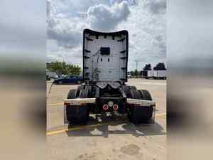 Camion tracteur poids lourd bleu 6x4, tête motrice, moteur diesel, véhicule de transport logistique commercial, modèle conduite à gauche - Product Image 3