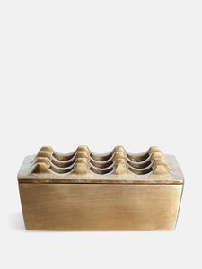 Cendrier en métal haut de gamme, fabriqué avec une finition durable et un design élégant. Parfait pour une utilisation en intérieur et en extérieur, offrant un style élégant - Product Image 6