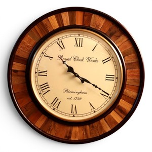 Horloge murale mécanique en bois faite à la main |   Horloge vintage à chiffres romains, décoration rustique pour la maison, horloge de mariage - Product Image 3