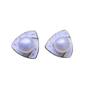 Pendientes de Perlas de Agua Dulce para Mujer, Estilo Moderno, Diseño de Triángulo de Concha Rota, Pendientes Naturales, Zhuji 2024 - Product Image 5
