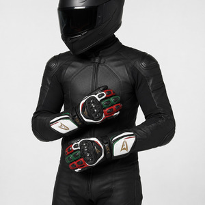 ถุงมือแข่งรถ Dainese แบบเต็มนิ้ว หนังแท้ สีดำ ขาว แดง เขียว สายรัดข้อมือปรับได้ ปิดด้วยแถบตีนตุ๊กแก ป้องกันการกระแทกขณะขับขี่ - Product Image 4