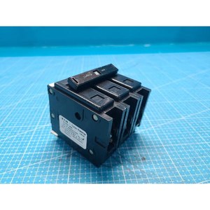 Disjoncteur Eaton BAB3010HT à fixation par boulons, utilisé comme pièce détachée d'équipement semi-conducteur d'occasion - Product Image 1