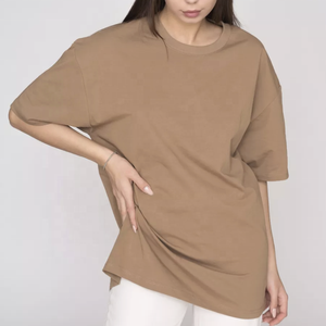 เสื้อยืดผ้าฝ้ายโอเวอร์ไซส์ของผู้หญิงทรงหลวมระบายอากาศได้ดีพิมพ์โลโก้ออกแบบได้ตามต้องการ - Product Image 1