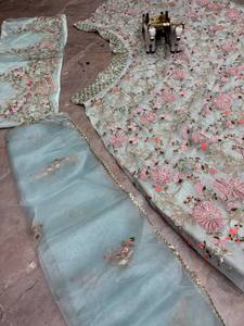 El último nuevo diseñador Lehenga Choli y Net Dupatta Designer Totalmente Georgette Lehenga Choli con piezas de blusa de trabajo bordadas - Product Image 2