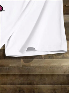 Camiseta de algodón y poliéster de gran tamaño personalizable con pegatinas en la parte delantera y trasera que sirven como lienzo en blanco - Product Image 2