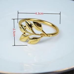 Anillos de servilleta con un hermoso diseño de hojas modernistas que añaden un toque profesional, con la calidad de un restaurante, a la comida casera, fabricados por KHOOSI OVERSEAS. - Product Image 4