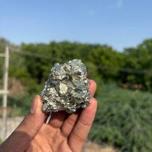 Clúster de pirita natural |   Espécimen de Cristal de Pirita de Hierro Premium |   Mineral de Oro de los Locos en Bruto para Decoración del Hogar, Reiki, Sanación y Colección - Product Image 1