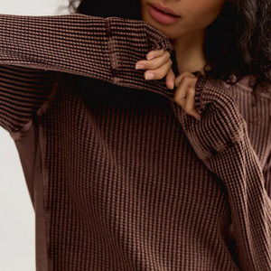 T-shirts en jersey gaufré 100 % coton pour femmes, décontractés, unis, à manches longues et col rond, personnalisables, vente en gros - Product Image 3