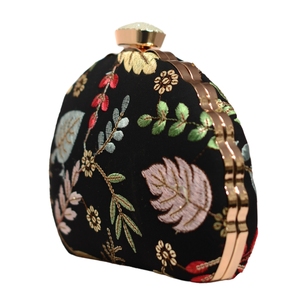 Pochette de soirée noire brodée multi-motifs, sac à main de créateur pour femme, idéal pour les mariages et occasions spéciales - Product Image 2