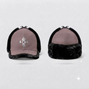 Gorro Ushanka Unisex con Serigrafía, Material 100% Algodón de Alta Calidad, Estilo Casual para Adultos con Logotipo Blanco por RIVIAN ATLANTIC - Product Image 1