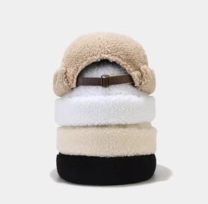 Bonnet unisexe en fausse fourrure avec cache-oreilles, couleur unie, chaud pour l'hiver, pour adultes, style décontracté en peluche réglable - Product Image 2