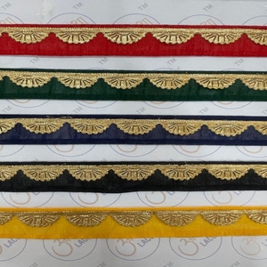 Dentelle dorée de haute qualité, idéale pour les bordures de sari, les lehenga, la confection de robes et la décoration de chaussures. - Product Image 4