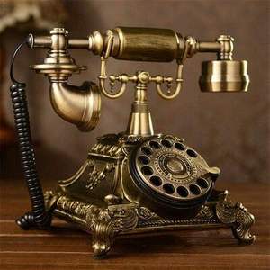 Téléphone en métal de luxe pour la décoration de salon de style antique, rehaussant l'intérieur avec une finition haut de gamme et un charme nostalgique - Product Image 1