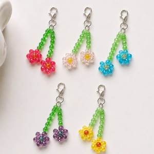 Porte-clés brodé unique avec de magnifiques broderies et décorations perlées faites à la main pour offrir en cadeau - Product Image 1