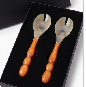 Lot de 2 cuillères à tête de corne en résine orange, design artisanal, légères, sans danger pour les aliments, pour la vaisselle, les fêtes et l'hôtellerie - Product Image 5