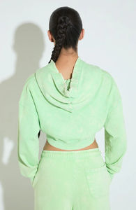 เสื้อฮู้ดดี้และกางเกงขาสั้นลายมัดย้อม ชุดเสื้อผ้าผู้หญิง ชุดสองชิ้น เสื้อครอปและกางเกงขาสั้น ชุดฮู้ดดี้ครอปแบบสั่งทำได้ ราคาขายส่ง - Product Image 4