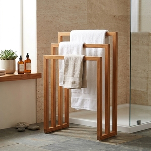 Porte-serviettes autoportant en teck massif modèle SH003 au design moderne, léger et bien poncé, idéal pour salle de bain et hôtel - Product Image 5