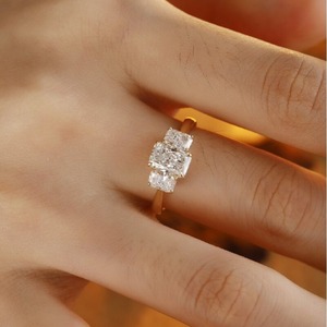 Anillo de Compromiso de Lujo Roy Diamond para Mujer, Oro Amarillo y Blanco de 14K, Diamante Cultivado en Laboratorio de 1.0ct, Engaste de Garras, Ideal para Regalo o Fiesta - Product Image 3