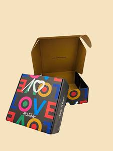 Boîte cadeau rigide ondulée recyclable imprimée sur mesure avec logo emballage en papier de luxe écologique - Product Image 1