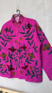 Chaqueta Rosa con Cuello Mandarín, Bordado Suzani, Estampado Floral, Corte Holgado, Manga Larga, Estilo Chino, Hecha a Mano, de Lana y Acrílico - Product Image 6