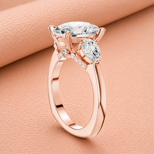 Anillo de Compromiso de Diamantes de Corte Ovalado en Oro Rosa de Lujo, Anillo de Novia de Tres Piedras, Joyería Fina Hecha a Mano, Regalo para Mujer - Product Image 2