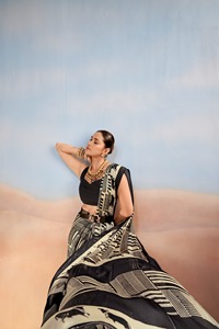 Sari Tradicional Indio de Seda Satinada con Estampado Digital para Uso Diario y Eventos Festivos, Atuendo Elegante para Mujer - Product Image 2