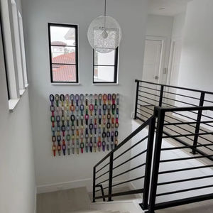 Divisor de ambientes colgante de acrílico con cadena de resina multicolor de moda para decoración de escaleras, el más vendido al por mayor - Product Image 1