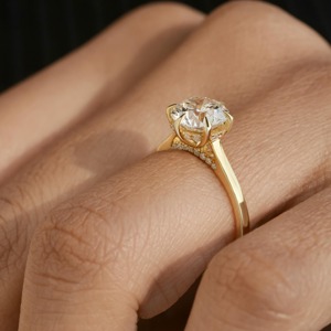 Anillo de Diamante Cultivado en Laboratorio con Corte Redondo en Oro Amarillo de 14K con Certificado IGI y Claridad VVS para Mujer - Product Image 3