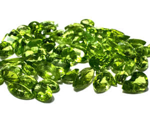 พลอยเพอริดอทดิบคุณภาพสูง ทรงเหลี่ยมเจียระไน รับรองโดยบุคคลที่สาม แหล่งกำเนิดสหรัฐอเมริกา (แอริโซนา) น้ำหนัก 0.1-5.0 กะรัต ขายส่ง - Product Image 4