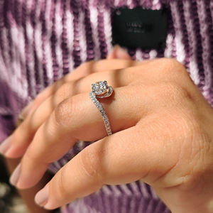 Bague de fiançailles pour femme en or 10K/14K/18K, style demi-éternité, sertie de diamants ovales de 2,00 à 5,00 carats, certifiés IGI, cultivés en laboratoire, avec monture bypass. - Product Image 4