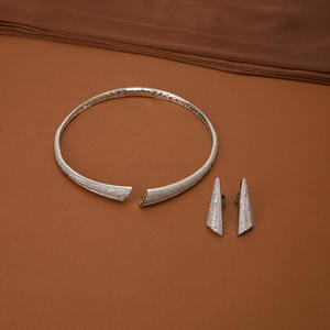 ผู้ค้าส่งเครื่องประดับแฟชั่นเทียมในอินเดีย สร้อยคอคลาสสิกประดับเพชรคิวบิกเซอร์โคเนีย ชุบโรเดียมสองสี - Product Image 2