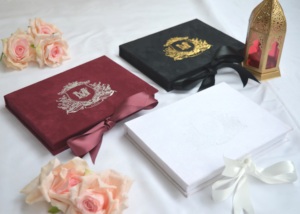Caja de Invitación de Boda de Lujo con Bisagras, Caja de Invitación de Terciopelo Blanco con Lámina Dorada, Cinta y Borla, Invitación Acrílica Personalizada - Product Image 5