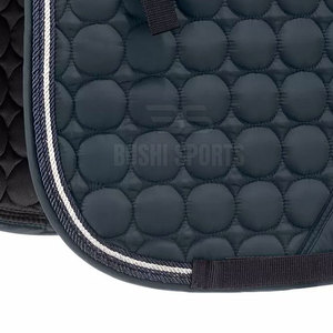 Tapis de selle pour cheval doux et respirant, offrant un soutien léger et amortissant, et un tapis de selle durable pour la pratique de l'équitation en extérieur. - Product Image 5