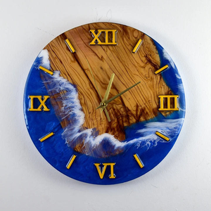 Horloge murale suspendue en bois et résine de quartz personnalisable River Design pour salon - Design moderne, cadeau de Noël personnalisé - Product Image 3