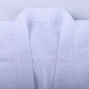 Uniforme de karaté personnalisé pour la pratique des arts martiaux - Product Image 3