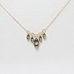 Collier Pendentif Groupe de Marquises en Or, Diamant de Laboratoire Classique, Franges Chevron Superposées, Bijoux Fins pour Femme, Vente en Gros, Cadeau de Luxe - Product Image 3