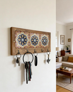 Porte-clés mural en bois avec finition rustique et crochets métalliques, support mural pour clés d'entrée en bois - Product Image 5