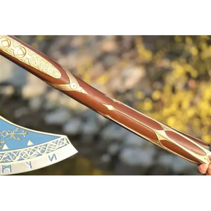 Hacha Vikinga Hecha a Mano con Mango de Madera de Fresno Grabado y Funda de Cuero con Grabado en la Cabeza - Product Image 4