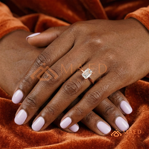 Bague de fiançailles unique en or rose plaqué 18 carats avec émeraude taille émeraude et tige à bords coupés – Diamant émeraude plaqué or rose - Product Image 4