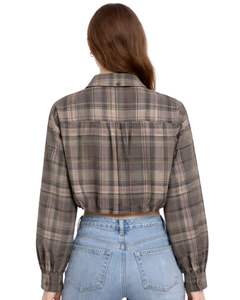 ผู้ผลิตเสื้อเชิ้ตผู้หญิงสีน้ำตาลลายสก็อตแบบครอป แขนยาว ติดกระดุม ลำลอง แฟชั่นทันสมัย รับผลิตตามสั่ง - Product Image 2
