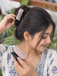Pinzas para el Cabello Étnicas Hechas a Mano con Cuero Trabajado, Lindas y Elegantes, con Diseño Bordado en Cuero Genuino, Accesorios para el Cabello de Mujer - Product Image 3