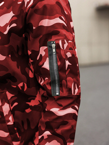Blouson bomber camouflage rouge pour homme, fermeture éclair, coupe décontractée, coupe-vent, polyester, col rabattable, coupe régulière, style automne - Product Image 4