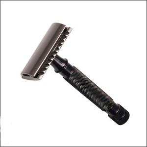 Maquinilla de Afeitar de Seguridad de Acero Inoxidable para Hombre, Maquinilla de Afeitar de Doble Filo con una Sola Hoja, Fabricada con Alta Calidad por Life Care Inst - Product Image 1